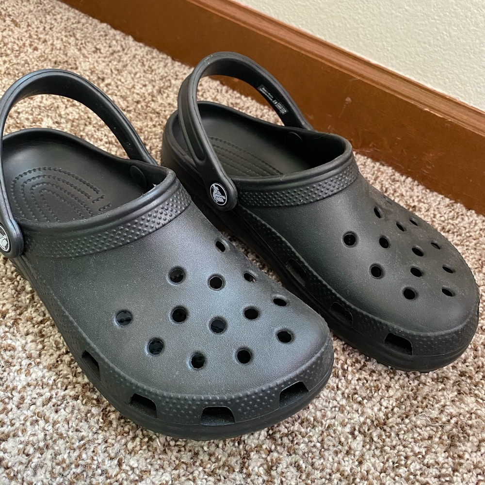 Black crocs